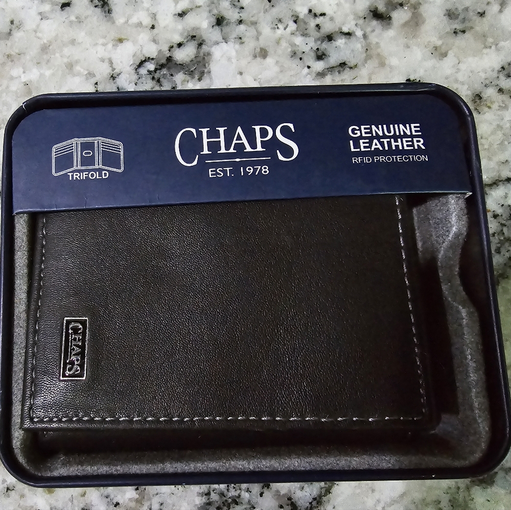 Brand New NWT Chaps All Leather Trifold Wallet Black RFID Protection